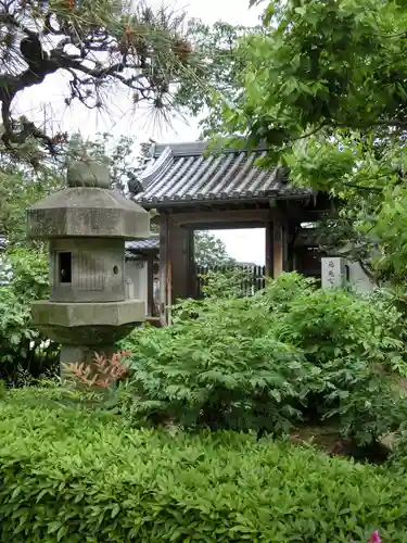 石光寺の山門