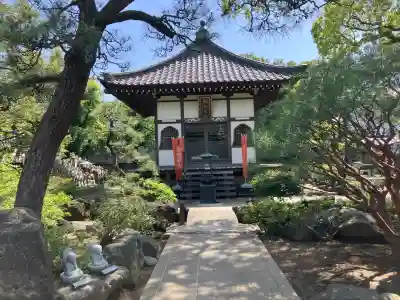 無量寺の{uncategorized: "未分類", other: "その他", undefined: "問題あり", building: "その他建物", grave: "お墓", sacred_gate: "鳥居", guardian: "狛犬", statue: "像", buddha: "仏像", history: "歴史", nature: "自然", garden: "庭園", animal: "動物", pagoda: "塔", temizu: "手水舎", mountain_gate: "山門・神門", sanctuary: "本殿・本堂", subordinate: "末社・摂社", art: "芸術", scenery: "景色", jizo: "地蔵", ema: "絵馬", goshuin: "御朱印", omikuji: "おみくじ", items: "授与品その他", amulet: "お守り", goshuincho: "御朱印帳", eats: "食事", festival: "お祭り", votive_dance: "神楽", shichigosan: "七五三参", wedding: "結婚式", experience: "体験その他", initially: "初詣", around: "周辺", anti_infection: "感染症対策"}