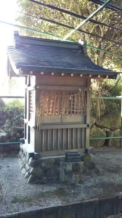 牛岩権現の本殿・本堂