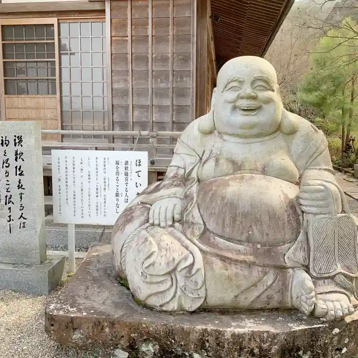 興禅寺の{uncategorized: "未分類", other: "その他", undefined: "問題あり", building: "その他建物", grave: "お墓", sacred_gate: "鳥居", guardian: "狛犬", statue: "像", buddha: "仏像", history: "歴史", nature: "自然", garden: "庭園", animal: "動物", pagoda: "塔", temizu: "手水舎", mountain_gate: "山門・神門", sanctuary: "本殿・本堂", subordinate: "末社・摂社", art: "芸術", scenery: "景色", jizo: "地蔵", ema: "絵馬", goshuin: "御朱印", omikuji: "おみくじ", items: "授与品その他", amulet: "お守り", goshuincho: "御朱印帳", eats: "食事", festival: "お祭り", votive_dance: "神楽", shichigosan: "七五三参", wedding: "結婚式", experience: "体験その他", initially: "初詣", around: "周辺", anti_infection: "感染症対策"}