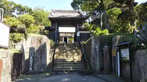 玉泉寺の山門