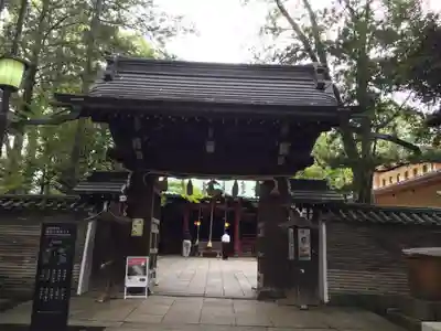 赤坂氷川神社の山門・神門