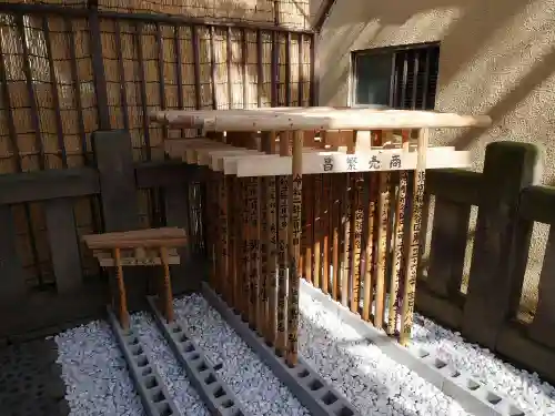 被官稲荷神社の鳥居