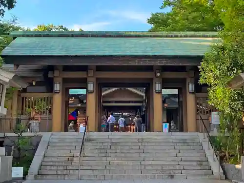 東郷神社の山門