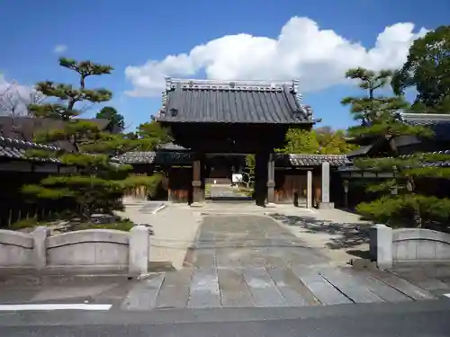 妙華寺の山門・神門