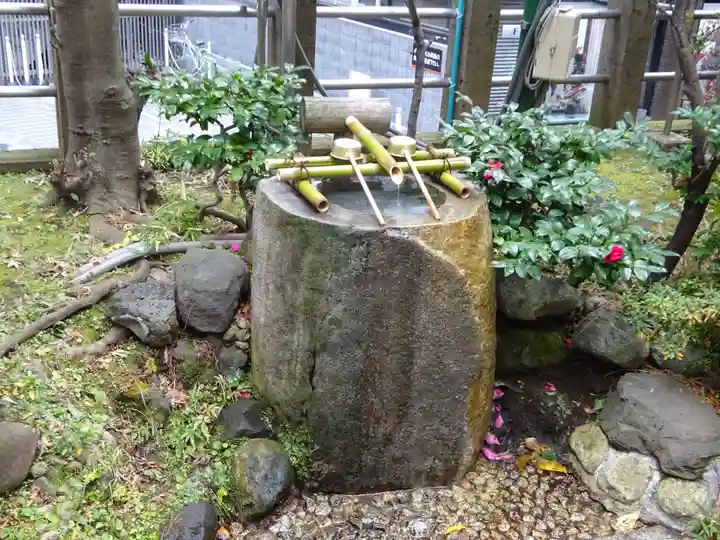 妻戀神社の手水舎
