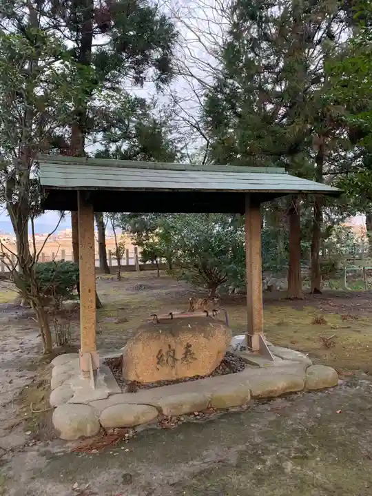 賣夫神社(嫁振)の手水舎