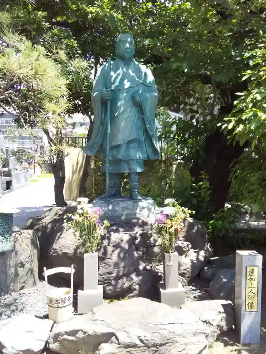 東本願寺の像