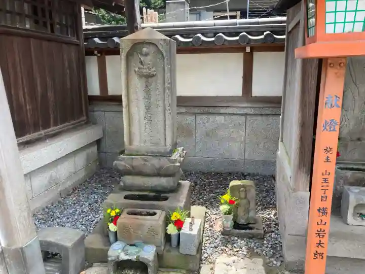 大楽院の{uncategorized: "未分類", other: "その他", undefined: "問題あり", building: "その他建物", grave: "お墓", sacred_gate: "鳥居", guardian: "狛犬", statue: "像", buddha: "仏像", history: "歴史", nature: "自然", garden: "庭園", animal: "動物", pagoda: "塔", temizu: "手水舎", mountain_gate: "山門・神門", sanctuary: "本殿・本堂", subordinate: "末社・摂社", art: "芸術", scenery: "景色", jizo: "地蔵", ema: "絵馬", goshuin: "御朱印", omikuji: "おみくじ", items: "授与品その他", amulet: "お守り", goshuincho: "御朱印帳", eats: "食事", festival: "お祭り", votive_dance: "神楽", shichigosan: "七五三参", wedding: "結婚式", experience: "体験その他", initially: "初詣", around: "周辺", anti_infection: "感染症対策"}