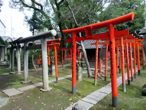 三囲神社の鳥居