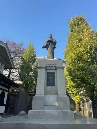 泉岳寺の像