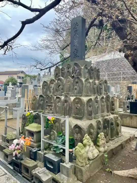 日蓮宗龍口山本龍寺の{uncategorized: "未分類", other: "その他", undefined: "問題あり", building: "その他建物", grave: "お墓", sacred_gate: "鳥居", guardian: "狛犬", statue: "像", buddha: "仏像", history: "歴史", nature: "自然", garden: "庭園", animal: "動物", pagoda: "塔", temizu: "手水舎", mountain_gate: "山門・神門", sanctuary: "本殿・本堂", subordinate: "末社・摂社", art: "芸術", scenery: "景色", jizo: "地蔵", ema: "絵馬", goshuin: "御朱印", omikuji: "おみくじ", items: "授与品その他", amulet: "お守り", goshuincho: "御朱印帳", eats: "食事", festival: "お祭り", votive_dance: "神楽", shichigosan: "七五三参", wedding: "結婚式", experience: "体験その他", initially: "初詣", around: "周辺", anti_infection: "感染症対策"}