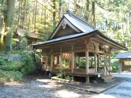 上色見熊野座神社の本殿