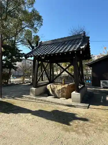 六所社（安井）の{uncategorized: "未分類", other: "その他", undefined: "問題あり", building: "その他建物", grave: "お墓", sacred_gate: "鳥居", guardian: "狛犬", statue: "像", buddha: "仏像", history: "歴史", nature: "自然", garden: "庭園", animal: "動物", pagoda: "塔", temizu: "手水舎", mountain_gate: "山門・神門", sanctuary: "本殿・本堂", subordinate: "末社・摂社", art: "芸術", scenery: "景色", jizo: "地蔵", ema: "絵馬", goshuin: "御朱印", omikuji: "おみくじ", items: "授与品その他", amulet: "お守り", goshuincho: "御朱印帳", eats: "食事", festival: "お祭り", votive_dance: "神楽", shichigosan: "七五三参", wedding: "結婚式", experience: "体験その他", initially: "初詣", around: "周辺", anti_infection: "感染症対策"}