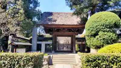 極楽寺（霊鷲山感應院極楽律寺）の山門・神門