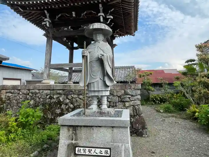 明性寺の{uncategorized: "未分類", other: "その他", undefined: "問題あり", building: "その他建物", grave: "お墓", sacred_gate: "鳥居", guardian: "狛犬", statue: "像", buddha: "仏像", history: "歴史", nature: "自然", garden: "庭園", animal: "動物", pagoda: "塔", temizu: "手水舎", mountain_gate: "山門・神門", sanctuary: "本殿・本堂", subordinate: "末社・摂社", art: "芸術", scenery: "景色", jizo: "地蔵", ema: "絵馬", goshuin: "御朱印", omikuji: "おみくじ", items: "授与品その他", amulet: "お守り", goshuincho: "御朱印帳", eats: "食事", festival: "お祭り", votive_dance: "神楽", shichigosan: "七五三参", wedding: "結婚式", experience: "体験その他", initially: "初詣", around: "周辺", anti_infection: "感染症対策"}