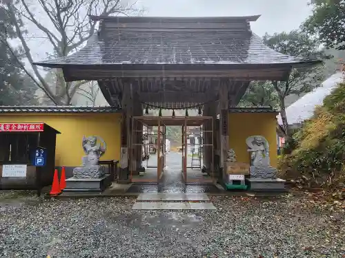 国上寺の山門・神門