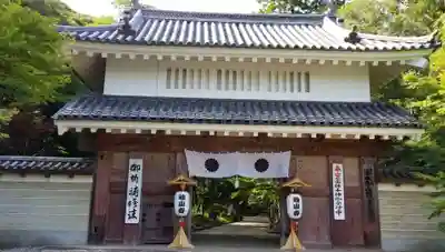 目の霊山　油山寺の山門・神門