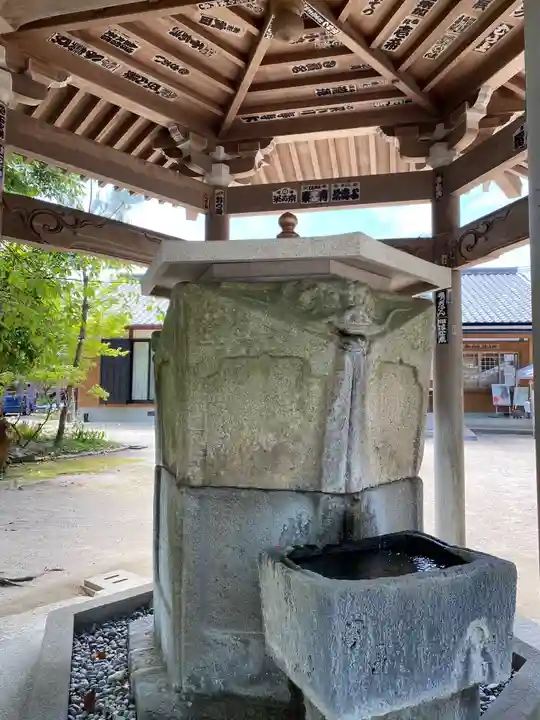 與止日女神社の手水舎