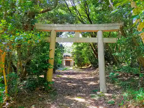 白山社の鳥居