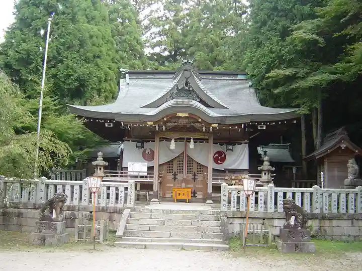 湯泉神社の本殿・本堂
