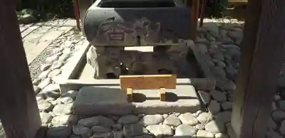 於菊稲荷神社の手水舎