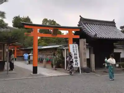 伏見稲荷大社の{uncategorized: "未分類", other: "その他", undefined: "問題あり", building: "その他建物", grave: "お墓", sacred_gate: "鳥居", guardian: "狛犬", statue: "像", buddha: "仏像", history: "歴史", nature: "自然", garden: "庭園", animal: "動物", pagoda: "塔", temizu: "手水舎", mountain_gate: "山門・神門", sanctuary: "本殿・本堂", subordinate: "末社・摂社", art: "芸術", scenery: "景色", jizo: "地蔵", ema: "絵馬", goshuin: "御朱印", omikuji: "おみくじ", items: "授与品その他", amulet: "お守り", goshuincho: "御朱印帳", eats: "食事", festival: "お祭り", votive_dance: "神楽", shichigosan: "七五三参", wedding: "結婚式", experience: "体験その他", initially: "初詣", around: "周辺", anti_infection: "感染症対策"}