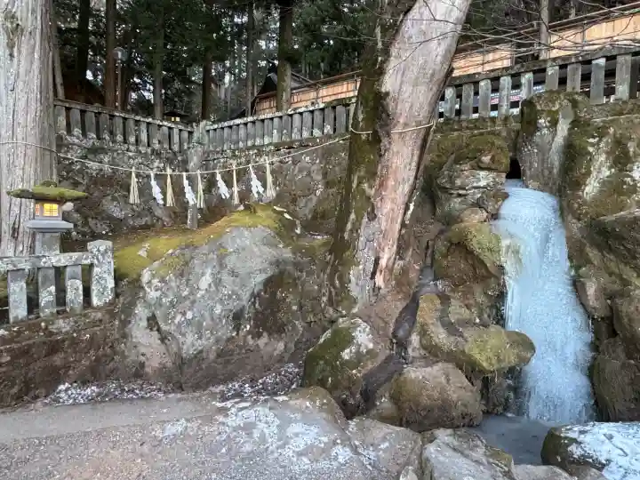 諏訪大社の{uncategorized: "未分類", other: "その他", undefined: "問題あり", building: "その他建物", grave: "お墓", sacred_gate: "鳥居", guardian: "狛犬", statue: "像", buddha: "仏像", history: "歴史", nature: "自然", garden: "庭園", animal: "動物", pagoda: "塔", temizu: "手水舎", mountain_gate: "山門・神門", sanctuary: "本殿・本堂", subordinate: "末社・摂社", art: "芸術", scenery: "景色", jizo: "地蔵", ema: "絵馬", goshuin: "御朱印", omikuji: "おみくじ", items: "授与品その他", amulet: "お守り", goshuincho: "御朱印帳", eats: "食事", festival: "お祭り", votive_dance: "神楽", shichigosan: "七五三参", wedding: "結婚式", experience: "体験その他", initially: "初詣", around: "周辺", anti_infection: "感染症対策"}