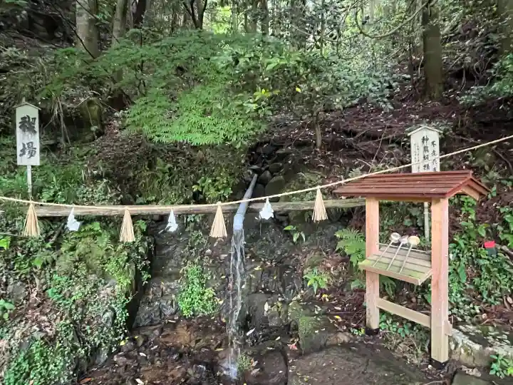 須我神社奥宮の{uncategorized: "未分類", other: "その他", undefined: "問題あり", building: "その他建物", grave: "お墓", sacred_gate: "鳥居", guardian: "狛犬", statue: "像", buddha: "仏像", history: "歴史", nature: "自然", garden: "庭園", animal: "動物", pagoda: "塔", temizu: "手水舎", mountain_gate: "山門・神門", sanctuary: "本殿・本堂", subordinate: "末社・摂社", art: "芸術", scenery: "景色", jizo: "地蔵", ema: "絵馬", goshuin: "御朱印", omikuji: "おみくじ", items: "授与品その他", amulet: "お守り", goshuincho: "御朱印帳", eats: "食事", festival: "お祭り", votive_dance: "神楽", shichigosan: "七五三参", wedding: "結婚式", experience: "体験その他", initially: "初詣", around: "周辺", anti_infection: "感染症対策"}