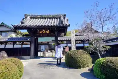 本亮院の{uncategorized: "未分類", other: "その他", undefined: "問題あり", building: "その他建物", grave: "お墓", sacred_gate: "鳥居", guardian: "狛犬", statue: "像", buddha: "仏像", history: "歴史", nature: "自然", garden: "庭園", animal: "動物", pagoda: "塔", temizu: "手水舎", mountain_gate: "山門・神門", sanctuary: "本殿・本堂", subordinate: "末社・摂社", art: "芸術", scenery: "景色", jizo: "地蔵", ema: "絵馬", goshuin: "御朱印", omikuji: "おみくじ", items: "授与品その他", amulet: "お守り", goshuincho: "御朱印帳", eats: "食事", festival: "お祭り", votive_dance: "神楽", shichigosan: "七五三参", wedding: "結婚式", experience: "体験その他", initially: "初詣", around: "周辺", anti_infection: "感染症対策"}