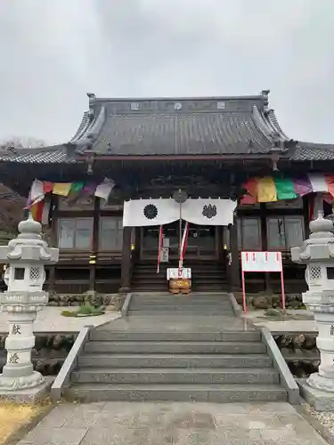 埼玉厄除け開運大師・龍泉寺（切り絵御朱印発祥の寺）の本殿