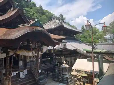 宝山寺の本殿・本堂