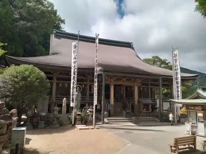 青岸渡寺の本殿・本堂