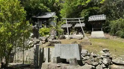 飯神社の{uncategorized: "未分類", other: "その他", undefined: "問題あり", building: "その他建物", grave: "お墓", sacred_gate: "鳥居", guardian: "狛犬", statue: "像", buddha: "仏像", history: "歴史", nature: "自然", garden: "庭園", animal: "動物", pagoda: "塔", temizu: "手水舎", mountain_gate: "山門・神門", sanctuary: "本殿・本堂", subordinate: "末社・摂社", art: "芸術", scenery: "景色", jizo: "地蔵", ema: "絵馬", goshuin: "御朱印", omikuji: "おみくじ", items: "授与品その他", amulet: "お守り", goshuincho: "御朱印帳", eats: "食事", festival: "お祭り", votive_dance: "神楽", shichigosan: "七五三参", wedding: "結婚式", experience: "体験その他", initially: "初詣", around: "周辺", anti_infection: "感染症対策"}
