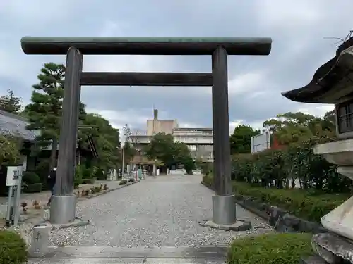 滋賀県護国神社の鳥居