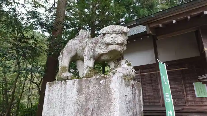 青渭神社里宮の狛犬