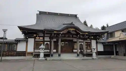 鶴林寺の本殿・本堂