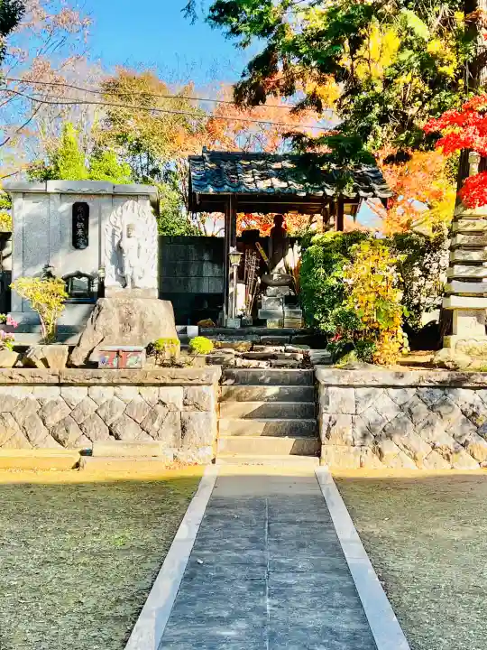 妙法寺(金色不動尊)の{uncategorized: "未分類", other: "その他", undefined: "問題あり", building: "その他建物", grave: "お墓", sacred_gate: "鳥居", guardian: "狛犬", statue: "像", buddha: "仏像", history: "歴史", nature: "自然", garden: "庭園", animal: "動物", pagoda: "塔", temizu: "手水舎", mountain_gate: "山門・神門", sanctuary: "本殿・本堂", subordinate: "末社・摂社", art: "芸術", scenery: "景色", jizo: "地蔵", ema: "絵馬", goshuin: "御朱印", omikuji: "おみくじ", items: "授与品その他", amulet: "お守り", goshuincho: "御朱印帳", eats: "食事", festival: "お祭り", votive_dance: "神楽", shichigosan: "七五三参", wedding: "結婚式", experience: "体験その他", initially: "初詣", around: "周辺", anti_infection: "感染症対策"}