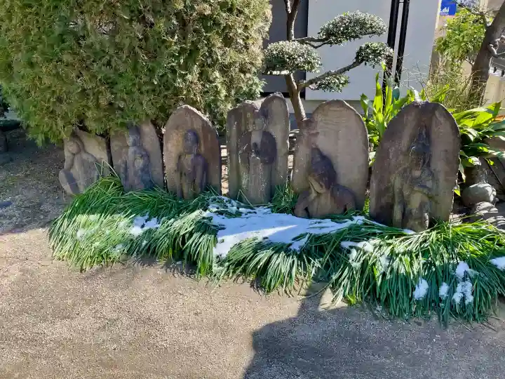 青巒寺の{uncategorized: "未分類", other: "その他", undefined: "問題あり", building: "その他建物", grave: "お墓", sacred_gate: "鳥居", guardian: "狛犬", statue: "像", buddha: "仏像", history: "歴史", nature: "自然", garden: "庭園", animal: "動物", pagoda: "塔", temizu: "手水舎", mountain_gate: "山門・神門", sanctuary: "本殿・本堂", subordinate: "末社・摂社", art: "芸術", scenery: "景色", jizo: "地蔵", ema: "絵馬", goshuin: "御朱印", omikuji: "おみくじ", items: "授与品その他", amulet: "お守り", goshuincho: "御朱印帳", eats: "食事", festival: "お祭り", votive_dance: "神楽", shichigosan: "七五三参", wedding: "結婚式", experience: "体験その他", initially: "初詣", around: "周辺", anti_infection: "感染症対策"}