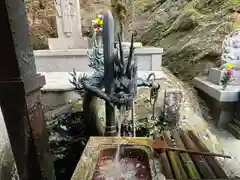 脳天大神龍王院の手水