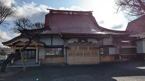 竜渕寺の本殿