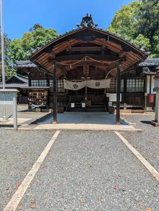 長澤神社の{uncategorized: "未分類", other: "その他", undefined: "問題あり", building: "その他建物", grave: "お墓", sacred_gate: "鳥居", guardian: "狛犬", statue: "像", buddha: "仏像", history: "歴史", nature: "自然", garden: "庭園", animal: "動物", pagoda: "塔", temizu: "手水舎", mountain_gate: "山門・神門", sanctuary: "本殿・本堂", subordinate: "末社・摂社", art: "芸術", scenery: "景色", jizo: "地蔵", ema: "絵馬", goshuin: "御朱印", omikuji: "おみくじ", items: "授与品その他", amulet: "お守り", goshuincho: "御朱印帳", eats: "食事", festival: "お祭り", votive_dance: "神楽", shichigosan: "七五三参", wedding: "結婚式", experience: "体験その他", initially: "初詣", around: "周辺", anti_infection: "感染症対策"}