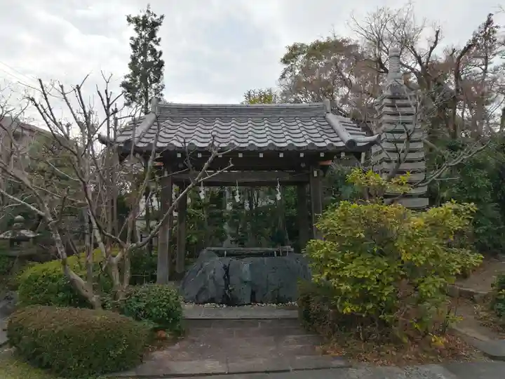 大学院の手水舎