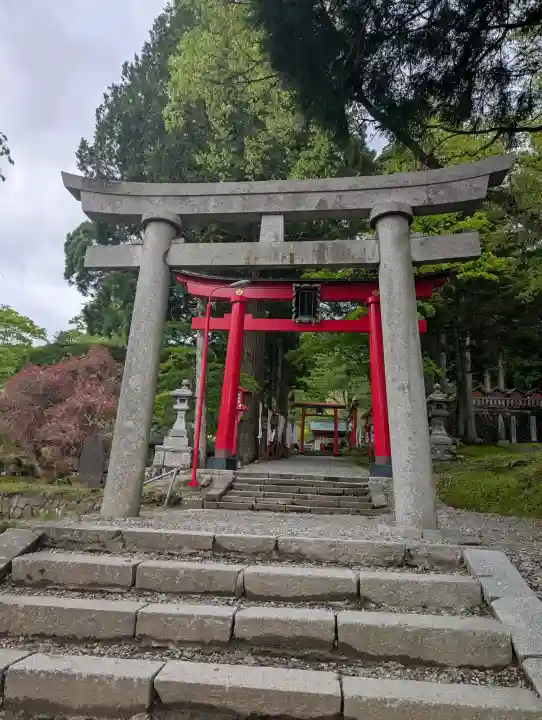 志和稲荷神社の{uncategorized: "未分類", other: "その他", undefined: "問題あり", building: "その他建物", grave: "お墓", sacred_gate: "鳥居", guardian: "狛犬", statue: "像", buddha: "仏像", history: "歴史", nature: "自然", garden: "庭園", animal: "動物", pagoda: "塔", temizu: "手水舎", mountain_gate: "山門・神門", sanctuary: "本殿・本堂", subordinate: "末社・摂社", art: "芸術", scenery: "景色", jizo: "地蔵", ema: "絵馬", goshuin: "御朱印", omikuji: "おみくじ", items: "授与品その他", amulet: "お守り", goshuincho: "御朱印帳", eats: "食事", festival: "お祭り", votive_dance: "神楽", shichigosan: "七五三参", wedding: "結婚式", experience: "体験その他", initially: "初詣", around: "周辺", anti_infection: "感染症対策"}