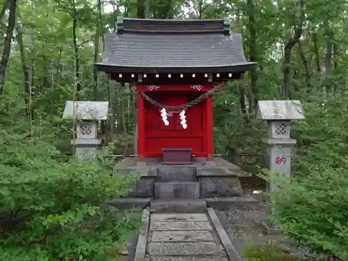 山中諏訪神社の末社