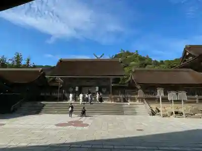 出雲大社の{uncategorized: "未分類", other: "その他", undefined: "問題あり", building: "その他建物", grave: "お墓", sacred_gate: "鳥居", guardian: "狛犬", statue: "像", buddha: "仏像", history: "歴史", nature: "自然", garden: "庭園", animal: "動物", pagoda: "塔", temizu: "手水舎", mountain_gate: "山門・神門", sanctuary: "本殿・本堂", subordinate: "末社・摂社", art: "芸術", scenery: "景色", jizo: "地蔵", ema: "絵馬", goshuin: "御朱印", omikuji: "おみくじ", items: "授与品その他", amulet: "お守り", goshuincho: "御朱印帳", eats: "食事", festival: "お祭り", votive_dance: "神楽", shichigosan: "七五三参", wedding: "結婚式", experience: "体験その他", initially: "初詣", around: "周辺", anti_infection: "感染症対策"}