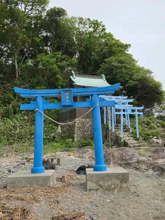 港神社の{uncategorized: "未分類", other: "その他", undefined: "問題あり", building: "その他建物", grave: "お墓", sacred_gate: "鳥居", guardian: "狛犬", statue: "像", buddha: "仏像", history: "歴史", nature: "自然", garden: "庭園", animal: "動物", pagoda: "塔", temizu: "手水舎", mountain_gate: "山門・神門", sanctuary: "本殿・本堂", subordinate: "末社・摂社", art: "芸術", scenery: "景色", jizo: "地蔵", ema: "絵馬", goshuin: "御朱印", omikuji: "おみくじ", items: "授与品その他", amulet: "お守り", goshuincho: "御朱印帳", eats: "食事", festival: "お祭り", votive_dance: "神楽", shichigosan: "七五三参", wedding: "結婚式", experience: "体験その他", initially: "初詣", around: "周辺", anti_infection: "感染症対策"}
