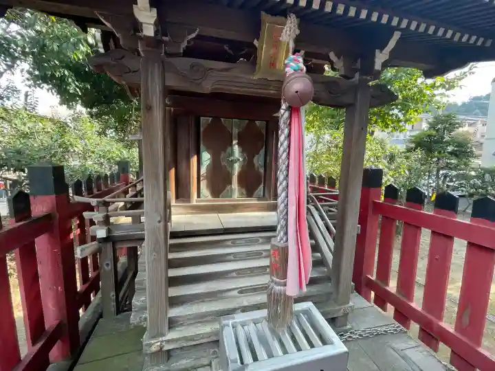 一杵神社(大宝神社飛地境内)の{uncategorized: "未分類", other: "その他", undefined: "問題あり", building: "その他建物", grave: "お墓", sacred_gate: "鳥居", guardian: "狛犬", statue: "像", buddha: "仏像", history: "歴史", nature: "自然", garden: "庭園", animal: "動物", pagoda: "塔", temizu: "手水舎", mountain_gate: "山門・神門", sanctuary: "本殿・本堂", subordinate: "末社・摂社", art: "芸術", scenery: "景色", jizo: "地蔵", ema: "絵馬", goshuin: "御朱印", omikuji: "おみくじ", items: "授与品その他", amulet: "お守り", goshuincho: "御朱印帳", eats: "食事", festival: "お祭り", votive_dance: "神楽", shichigosan: "七五三参", wedding: "結婚式", experience: "体験その他", initially: "初詣", around: "周辺", anti_infection: "感染症対策"}