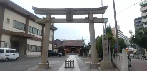 鶴見神社の鳥居