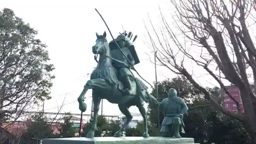 白旗神社の像